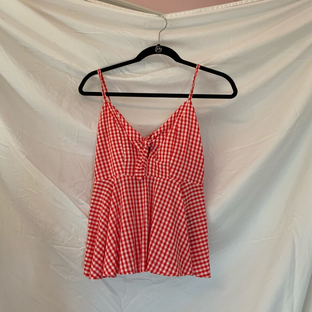 Red checkered tank